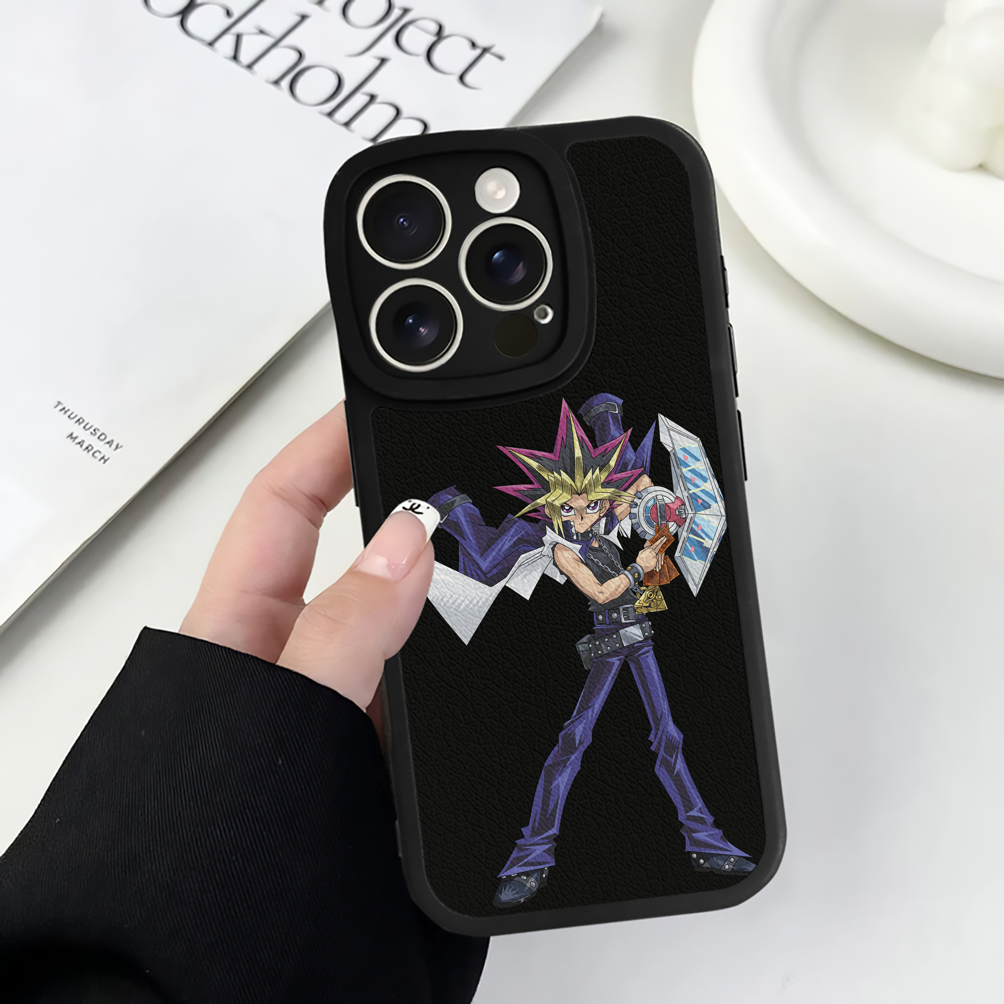 遊☆戯☆王 Yu-Gi-Oh! 【iPhone 16シリーズ対応】シリコンスマホケース（レザー調） 材質：シリコン